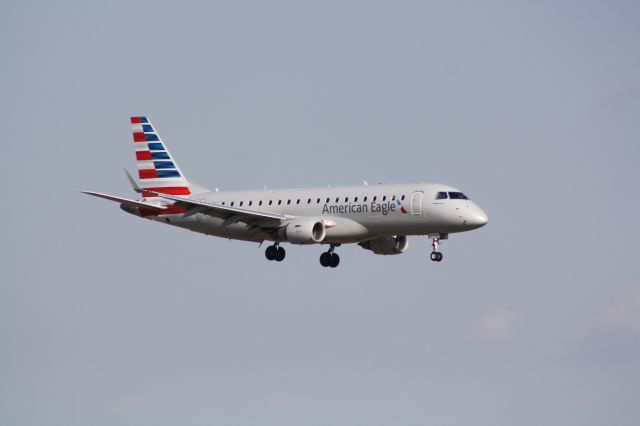 Embraer 170/175 (N134HQ) - N134HQ on short final runway 23L