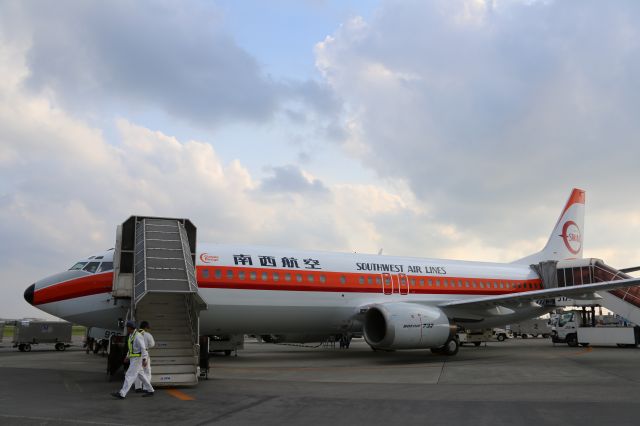 BOEING 737-400 (JA8999)