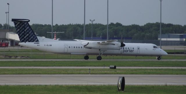 de Havilland Dash 8-400 (C-GLQB) - Diverted to GRR due to bad weather on 7/1/18