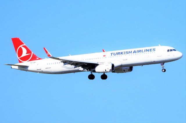 Airbus A321 (TC-JSF)