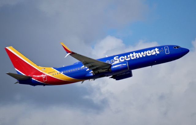 Boeing 737-800 (N8507C)