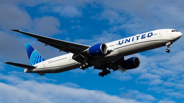 BOEING 777-300 (N2749U) - First United 777 in the new livery. Boeing 769 heavy on a low approach for a touch and go on 10R.