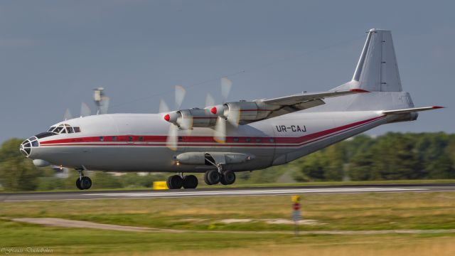 Antonov An-12 (UR-CAJ)