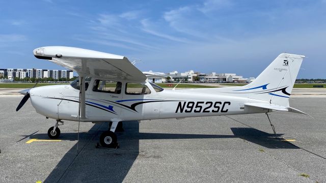 Cessna Skyhawk (N952SC)