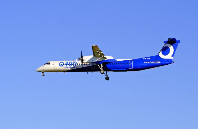 de Havilland Dash 8-100 (C-FJJA) - On final for 19R. This Q400 did numerous VFR takeoff/circle/land flights.