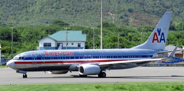 Boeing 737-800 (N904NN)