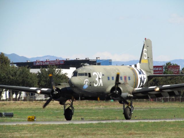 Douglas DC-3 (N60154) - Landing RWY 26L