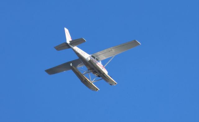 C-FYWD — - C-FYWD CESSNA SKYHAWK 172-K survolant la ville de Lavaltrie QC. le 16-10-2022 à 10:24