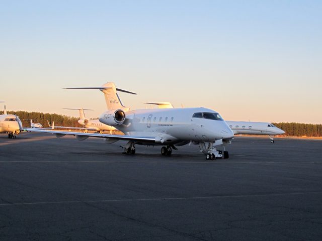 Bombardier Challenger 300 (N546XJ)