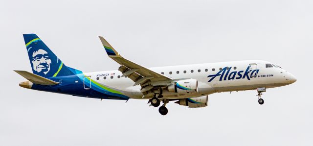 Embraer 175 (N626QX)