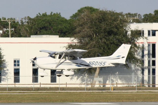 Cessna Skyhawk (N60155) - Cessna Skyhawk (N60155) arrives at Sarasota-Bradenton International Airport