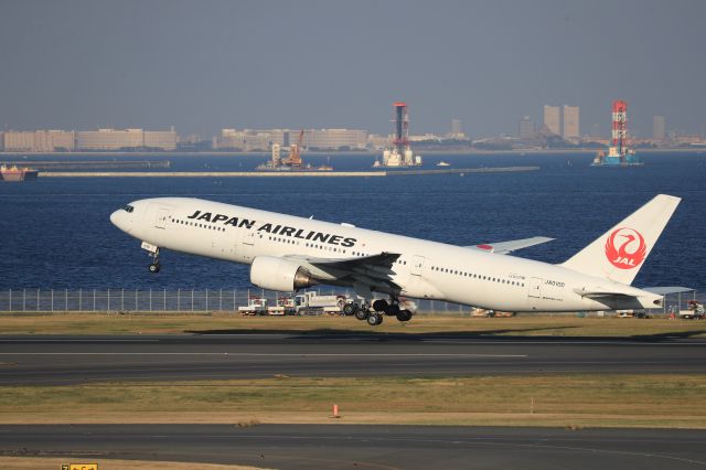 Boeing 777-200 (JA010D) - November 17th 2018:HND-CTS.