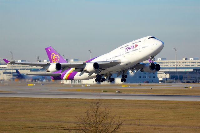 Boeing 747-200 (HS-TGY)