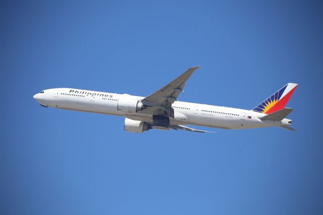 BOEING 777-300ER (RP-C7779)