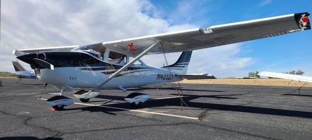 Cessna Skylane (N42323)