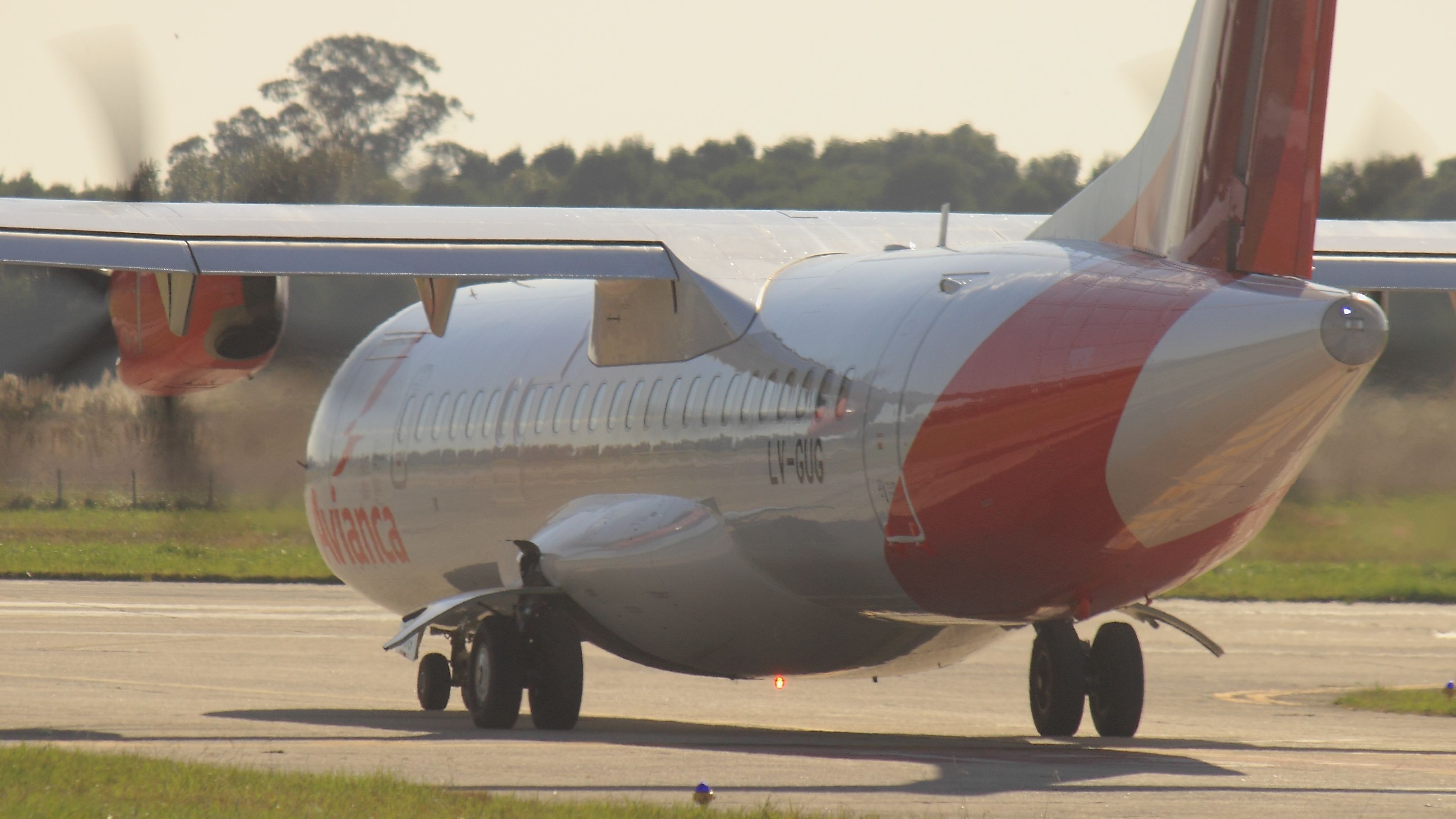 Aerospatiale ATR-42-300 (LV-GUG)