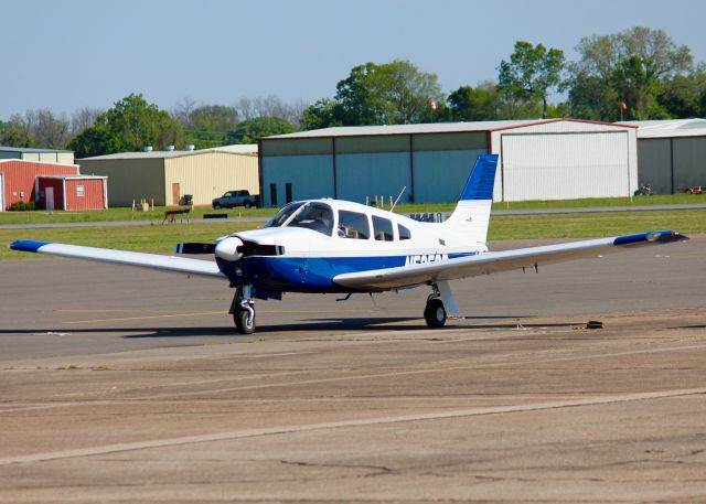 Piper Cherokee (N5352D) - At Downtown Shreveport. Piper PA-28R-201 Cherokee Arrow III