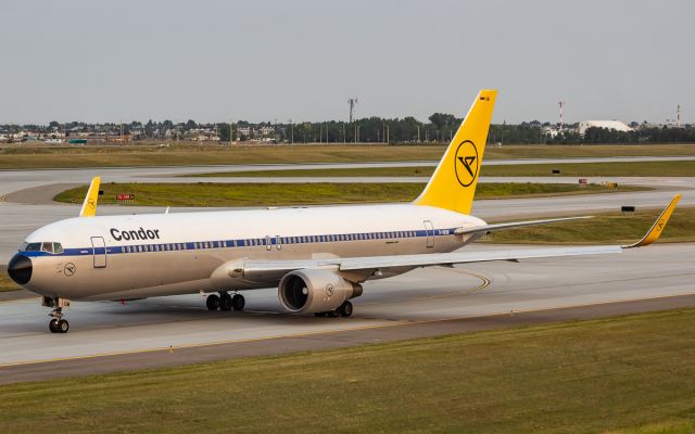 BOEING 767-300 (D-ABUM)