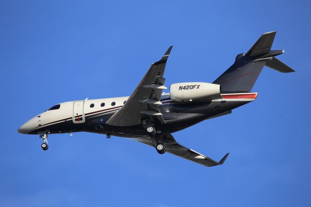 Embraer Legacy 450 (N420FX)
