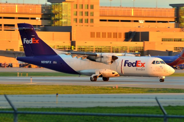 Aerospatiale ATR-42-300 (N916FX)