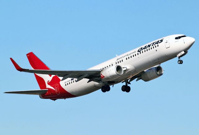 Boeing 737-800 (VH-XZG) - QANTAS - BOEING 737-838 - REG VH-XZG (CN 39271/4477) - ADELAIDE INTERNATIONAL SA. AUSTRALIA - YPAD (26/12/2014)TAKEN OFF TAPLEYS HILL ROAD SOUTH AUSTRALIA.