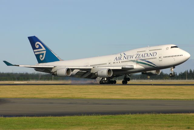 Boeing 747-400 (ZK-SUH)