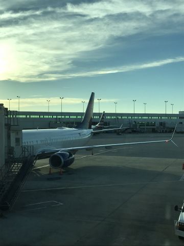 Boeing 737-700 (N878DN) - About to load up for DL1136 to ATL.