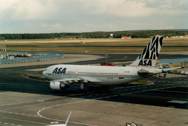 Airbus A310 (5Y-VIP) - A pic from the good old times Frankfurt Main Int`l Airport: African Safari Airways A310-308 5Y-VIP having landed on (former) 25R and taxiing to terminal. It's the scanned in version of a physical photo taken 07.08.2005.