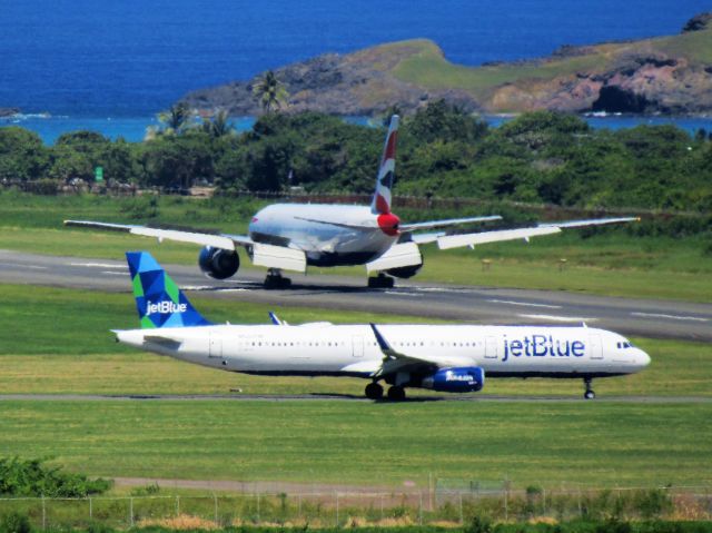 Airbus A321 (N950JT)