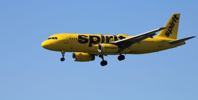 Airbus A320 (N611NK) - On short final is this 2012 Spirit Airlines Airbus 320-232 from the Spring of 2022.