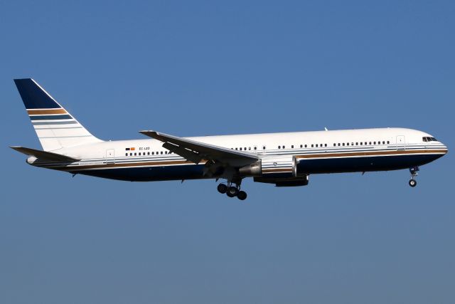 BOEING 767-300 (EC-LZO)