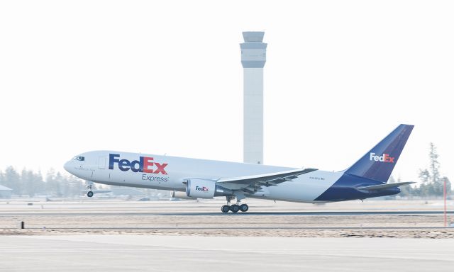 BOEING 767-300 (N148FE) - BY-LEO LEONCHIK