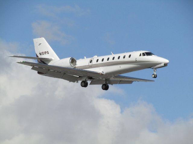 Cessna Citation Sovereign (N101PG) - Landing RWY 20R