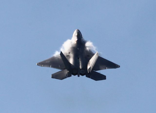 Lockheed F-22 Raptor —