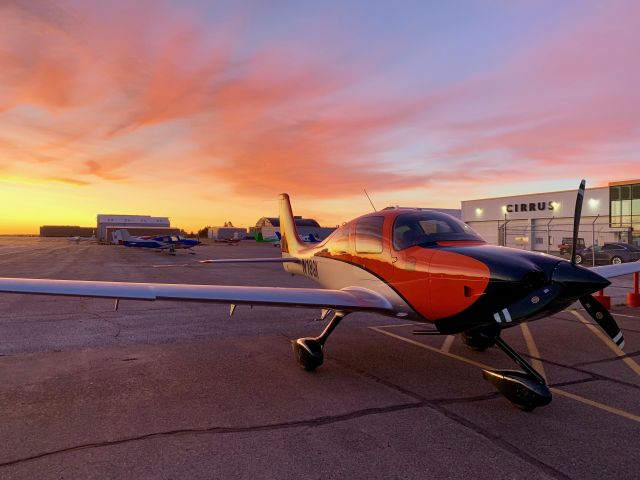 Cirrus SR-20 (N18GK) - Early morning flight.