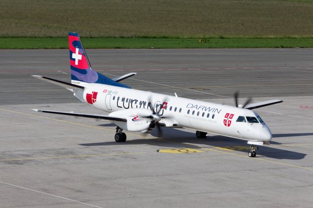 de Havilland Dash 8-400 (HB-IYD) - First landing in Lowl