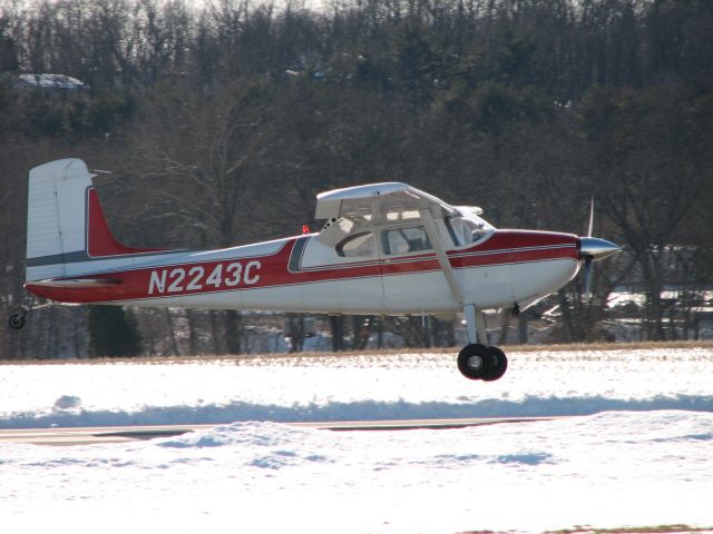 Cessna Skywagon 180 (N2243C) - landing at Penn Valley