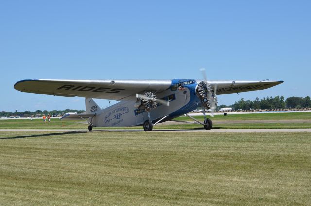 Ford Tri-Motor (NC8407) - EAA 2011, EAA Ford Trimotor giving rides.