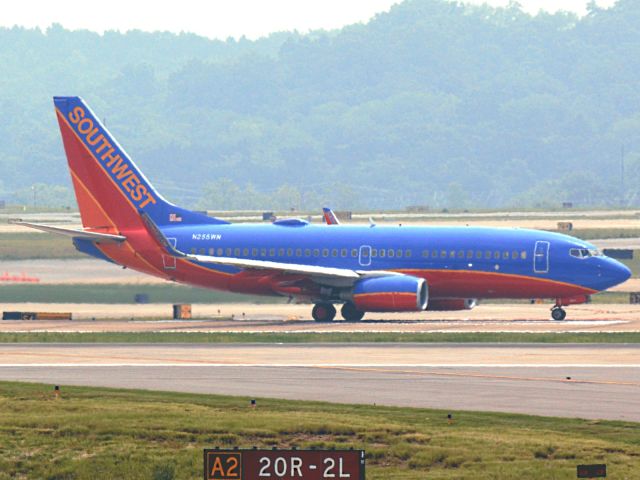 Boeing 737-700 (N255WN) - Taking Off 20C on 5/19/2013