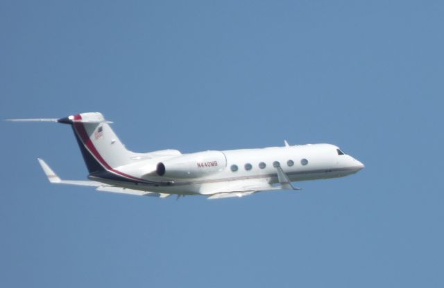 N440MB — - Shown here climbing out is a Gulfstream G450 in the Summer of 2016.