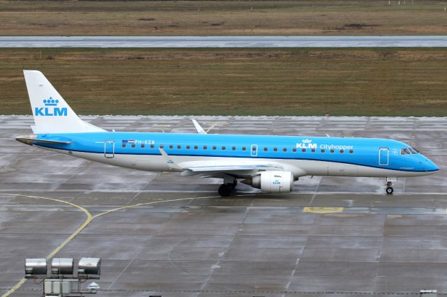 Embraer ERJ-190 (PH-EZB)