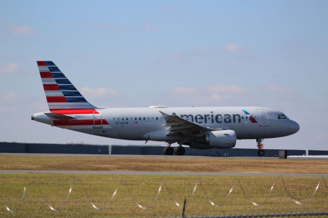 Airbus A319 (N748UW)