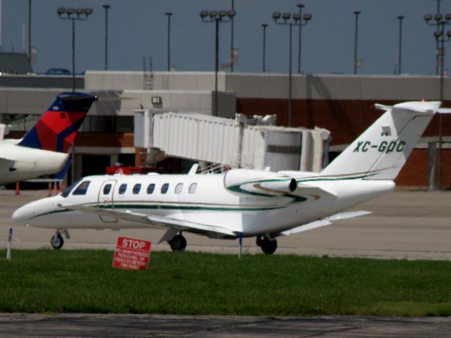 Cessna Citation CJ3 (XC-GDC) - A Citation with Mexican registry (XCGDC-GOBIERNO DEL ESTADO DE CHIHUAHUA)taxis to the active at Blue Grass Airport (KLEX)... (525B-0062)