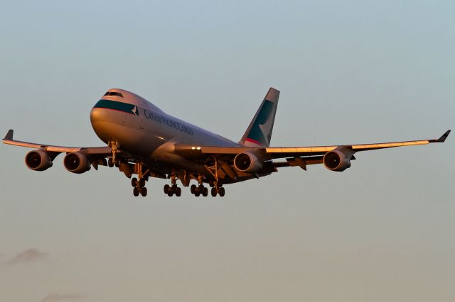 Boeing 747-400 (B-LIC) - deep yellow evening sun