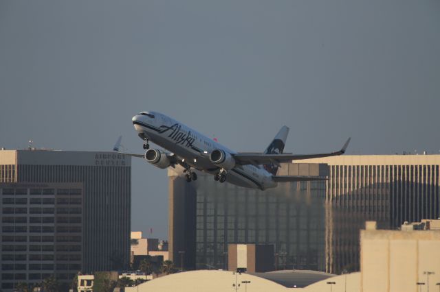 Boeing 737-800 (N577AS)