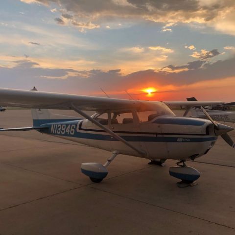 Cessna Skyhawk (N13946) - Sunrise before flying in N13946