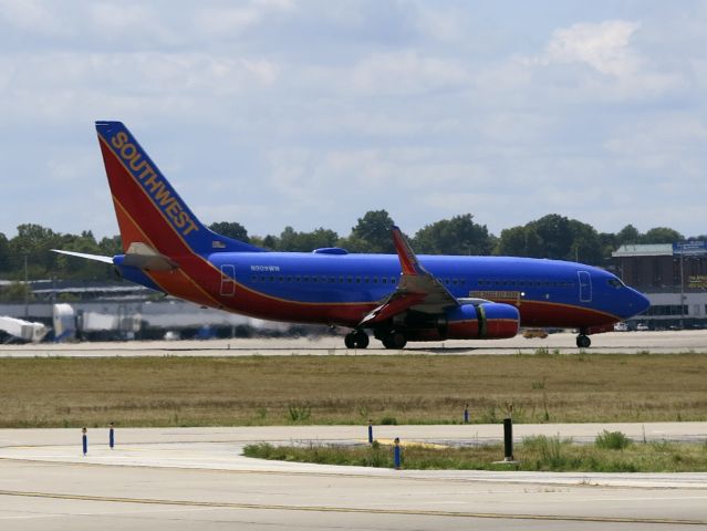 Boeing 737-700 (N909WN)