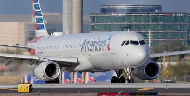 Airbus A321 (N538UW) - phoenix sky harbor international airport AAL758 15FEB20
