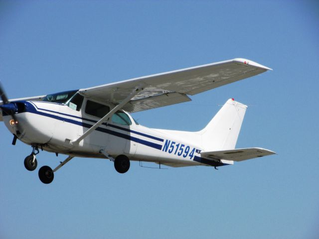 Cessna Skyhawk (N51594) - Taking off from RWY 24