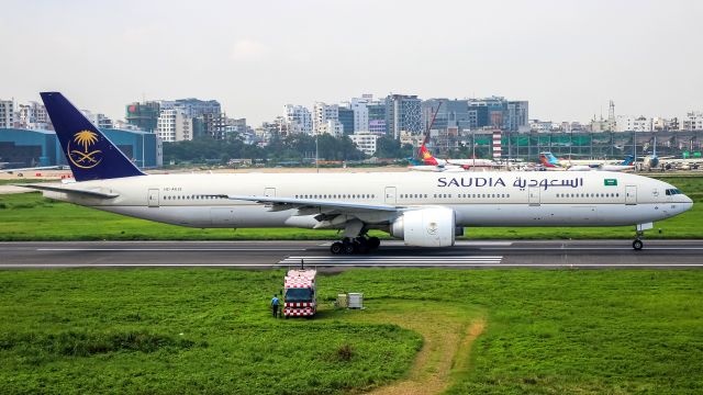 Boeing 777-200 (HZ-AK33)